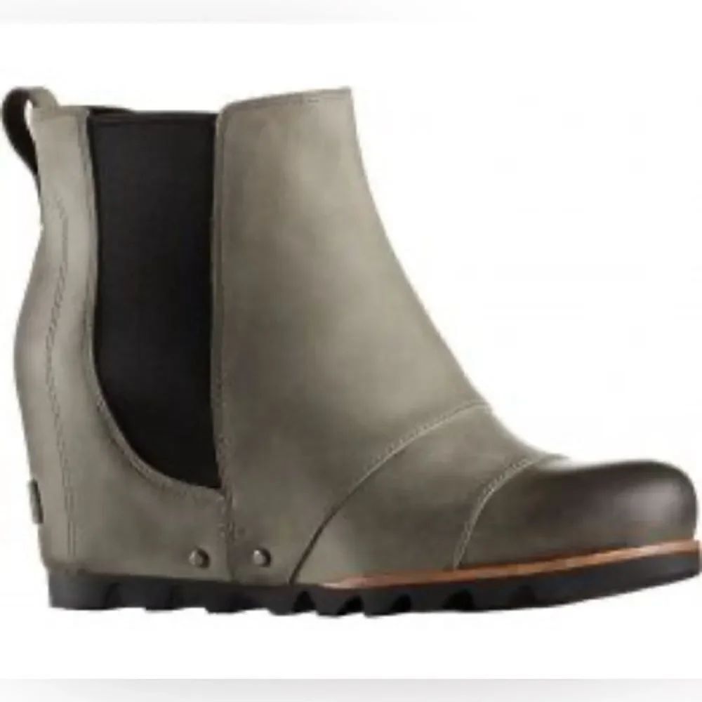 Sorel Lea Wedge Boots Joan of Arctic Chelsea Taupe Grey Tan and Black 8.5
